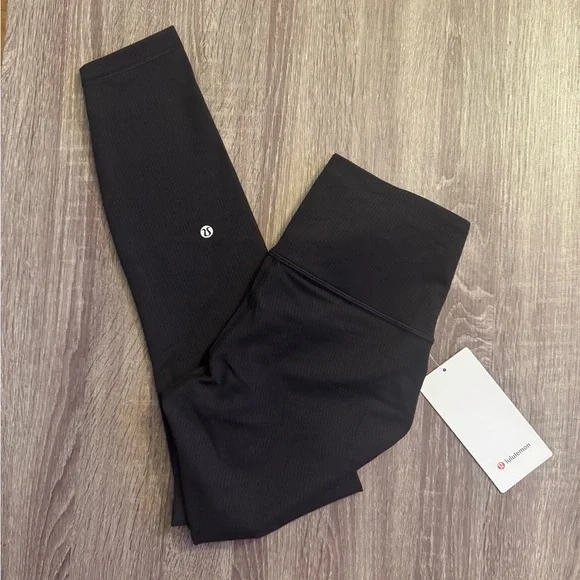 New with tags Lululemon Wunder Train High-Rise Ribbed
Tight 25", Black. Size 6. - Picture 2 of 15